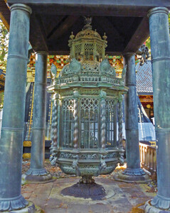 Dutch lantern at Nikkō Tōshōgū Presented by Opperhoofd Jan van Elseracq on behalf of the VOC to Tokugawa Iemitsu on 11 December 1643
