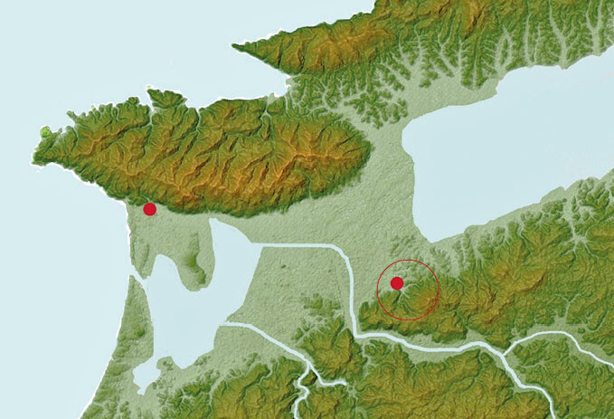 The ancient Mt. Kannabi (right) in relation to the Izumo Grand Shrine at Kizuki (left). The red circle corresponds in length (not in form) to the circumference of the sacred area according to Izumo fudoki
