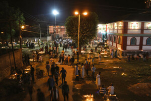 Burning candles and grave visitations continue after magrib prayers, Hassanabad ImambÄra