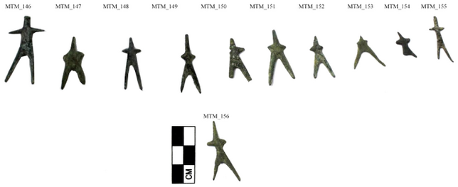 Figure A62: Extremely schematic male figures (from left to right: inv. NN. 209173, 209133; by permission of the Soprintendenza ABAP dellâUmbria).