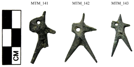 Figure A63: Extremely schematic warrior figures (from left to right: inv. NN. 209173, 209133; by permission of the Soprintendenza ABAP dellâUmbria).