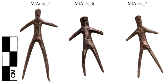 Figure A151: Highly schematic male figures (from left to right: inv. NN. 625958, 625959, 625960; by permission of the Soprintendenza ABAP dellâUmbria).