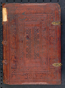 The book binding representing the monogram D G and Riga city symbol: crossed keys. These features indicate to possibility that the book was bound in Riga or for an order from Riga’s Jesuits. Noël Taillepied, Summarische Historia Vnd Warhafftig Geschicht Von dem Leben (Ingolstadt: Wolfgang Eder, Officina Weissenhorniana, 1582), Tallinn University Academic Library, I–851, CRJCBC No 747, USTC 694956