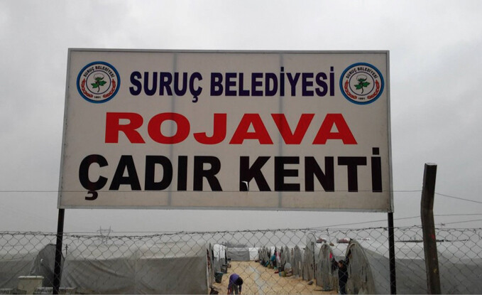 Signage to “Rojava” camp administered by the Suruç municipality