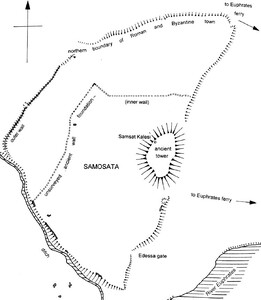 A map of Samosata. It shows an inner wall, an outer wall, and a central tower. Both the walls and the tower are surrounded by contours showing the city’s elevation. The Euphrates is indicated to be towards the east, and there is also a gate opening up to the south east called the ‘Edessa gate’. The north is shown to be pointing to the top of the map.